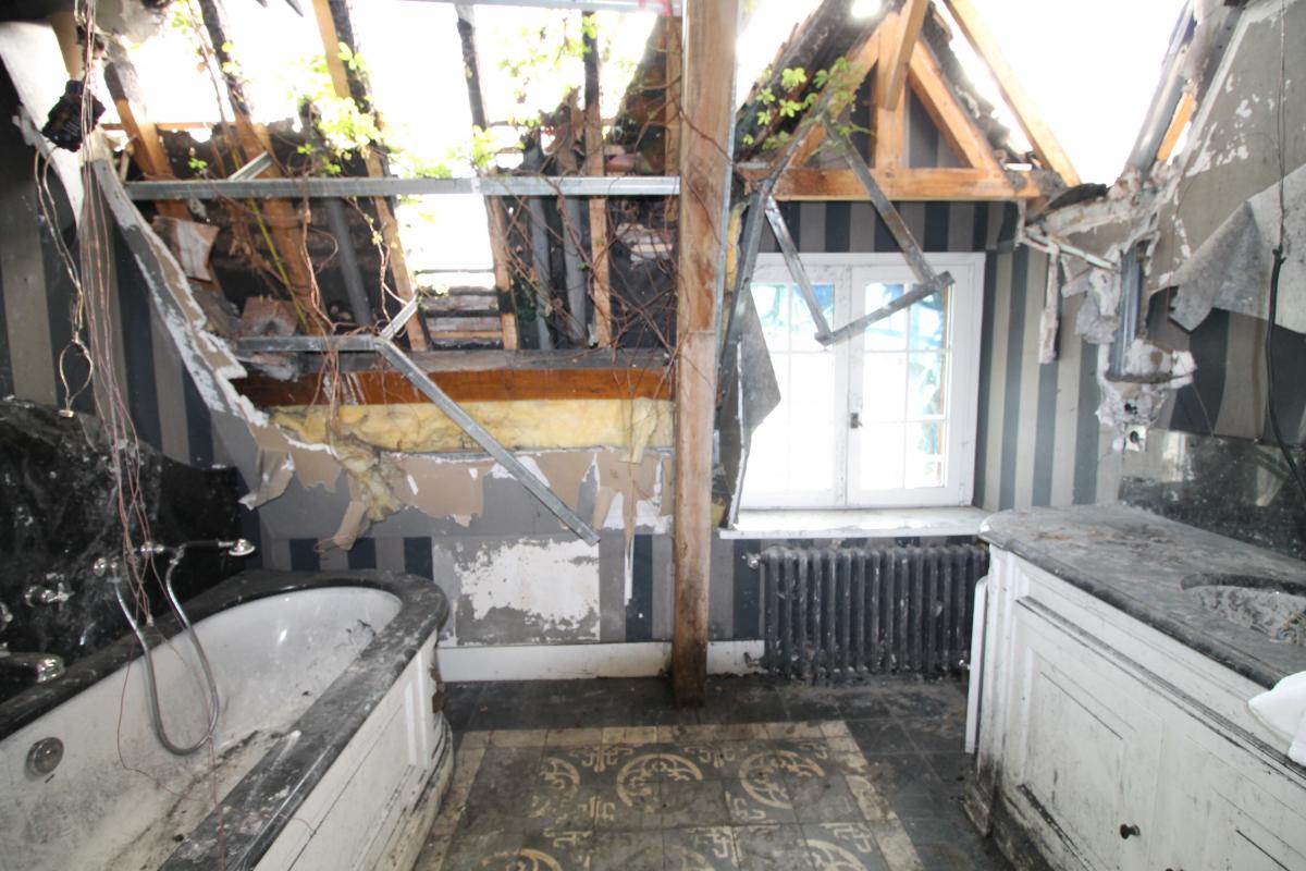 Salle de bain après incendie