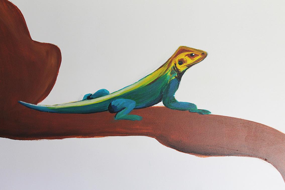 Zoom de détail sur le lézard